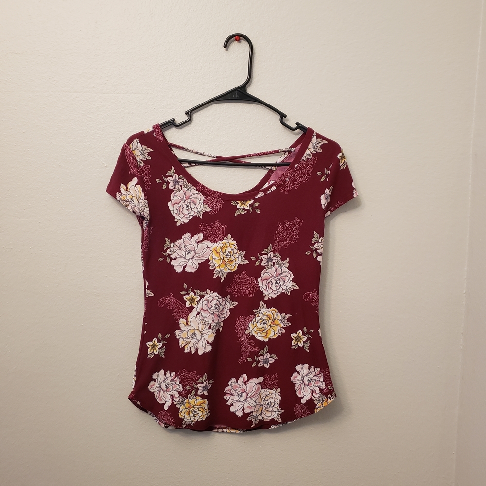 No Boundaries Women's Burgundy Floral Short Sleeve Top